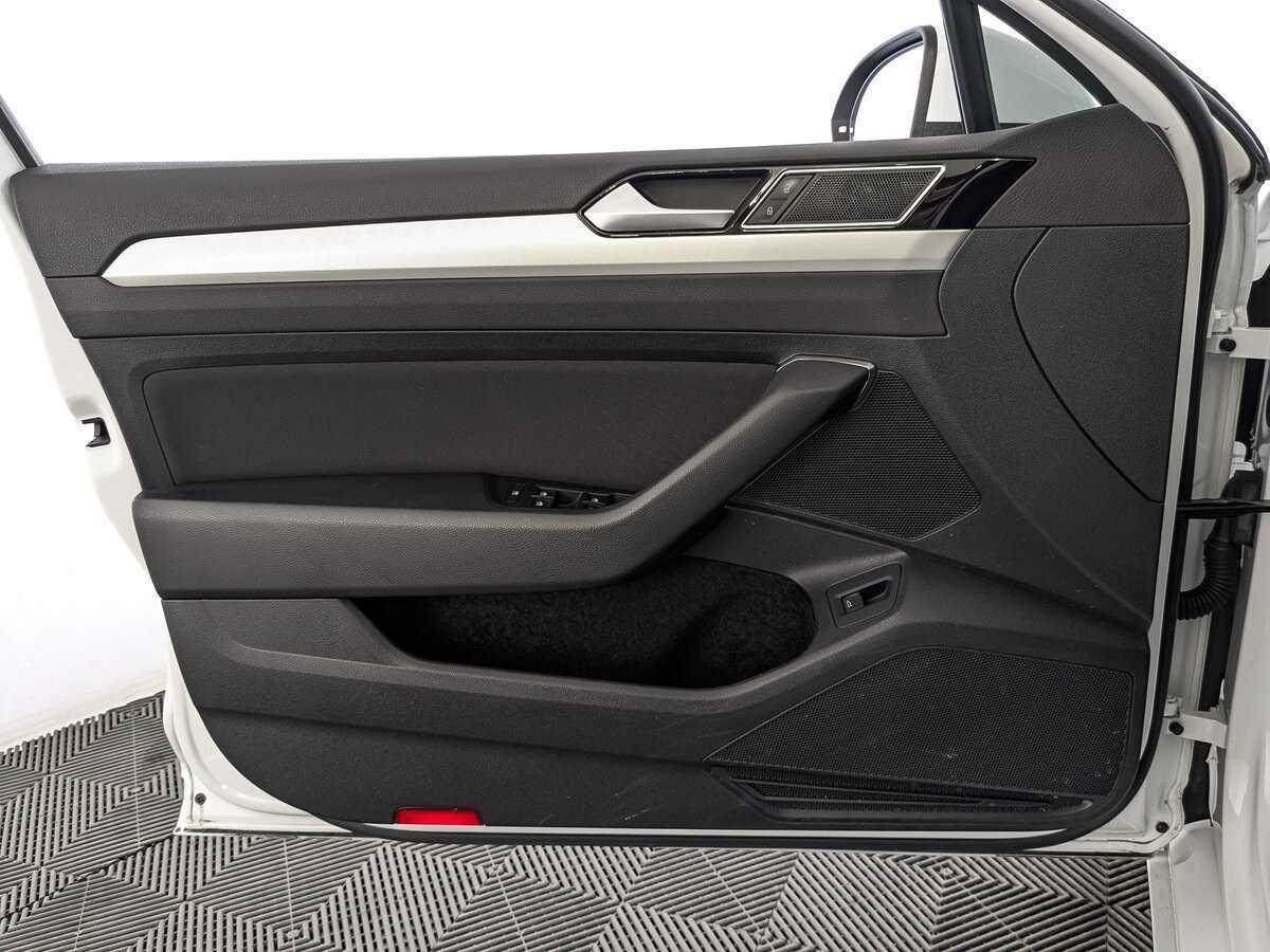 Б/У Фольксваген Пассат 2019 года. Фото: #18