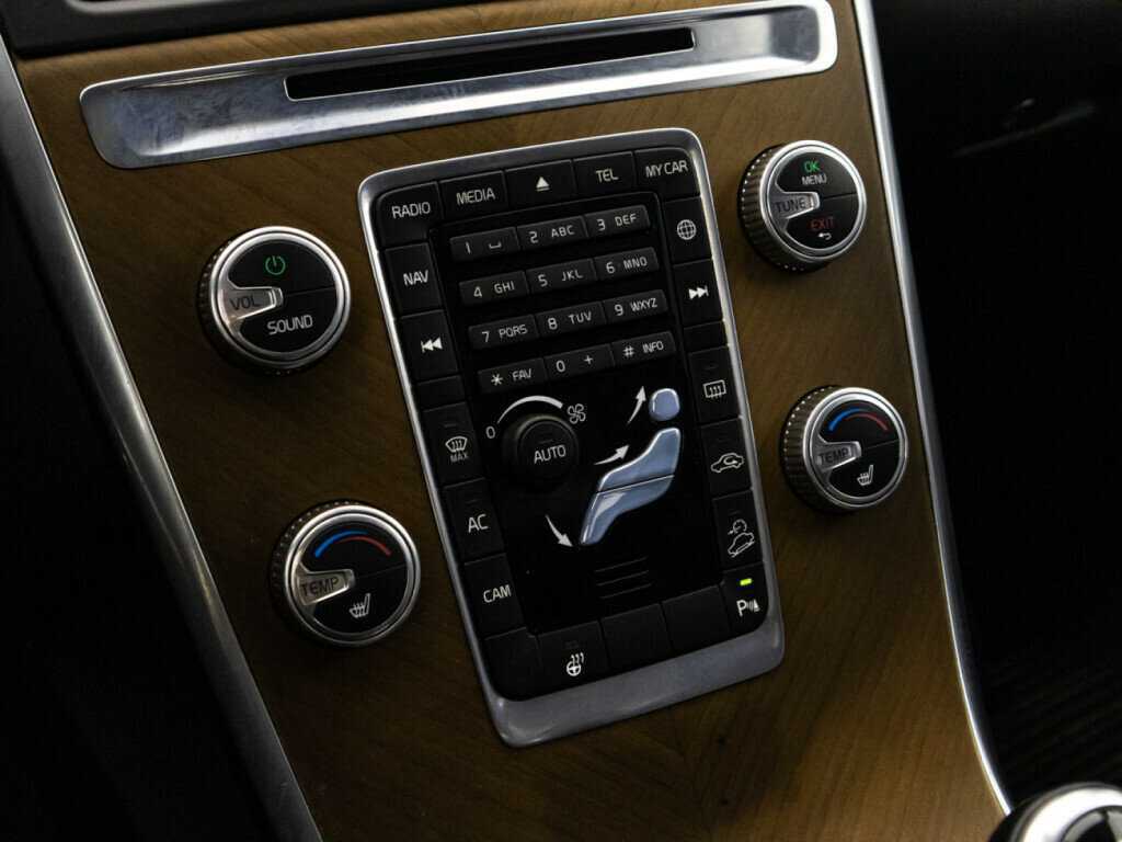 Б/У Вольво ИксЦ60 2014 года. Фото: #15