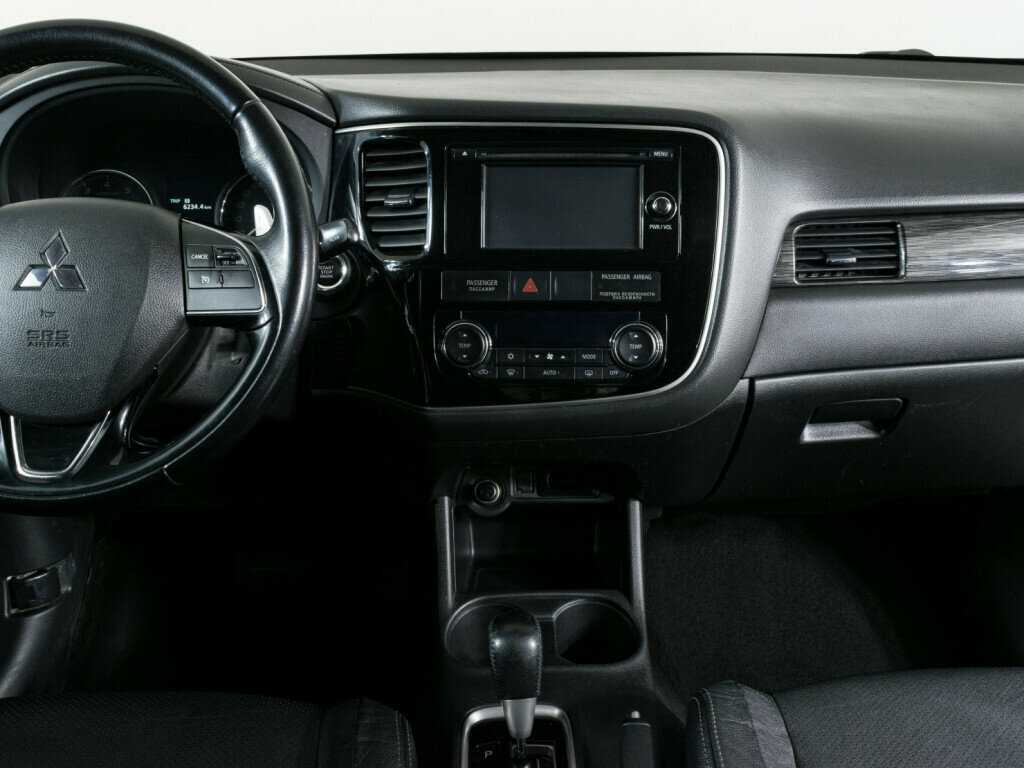 Б/У Митсубиши Оутлэндер 2015 года. Фото: #8