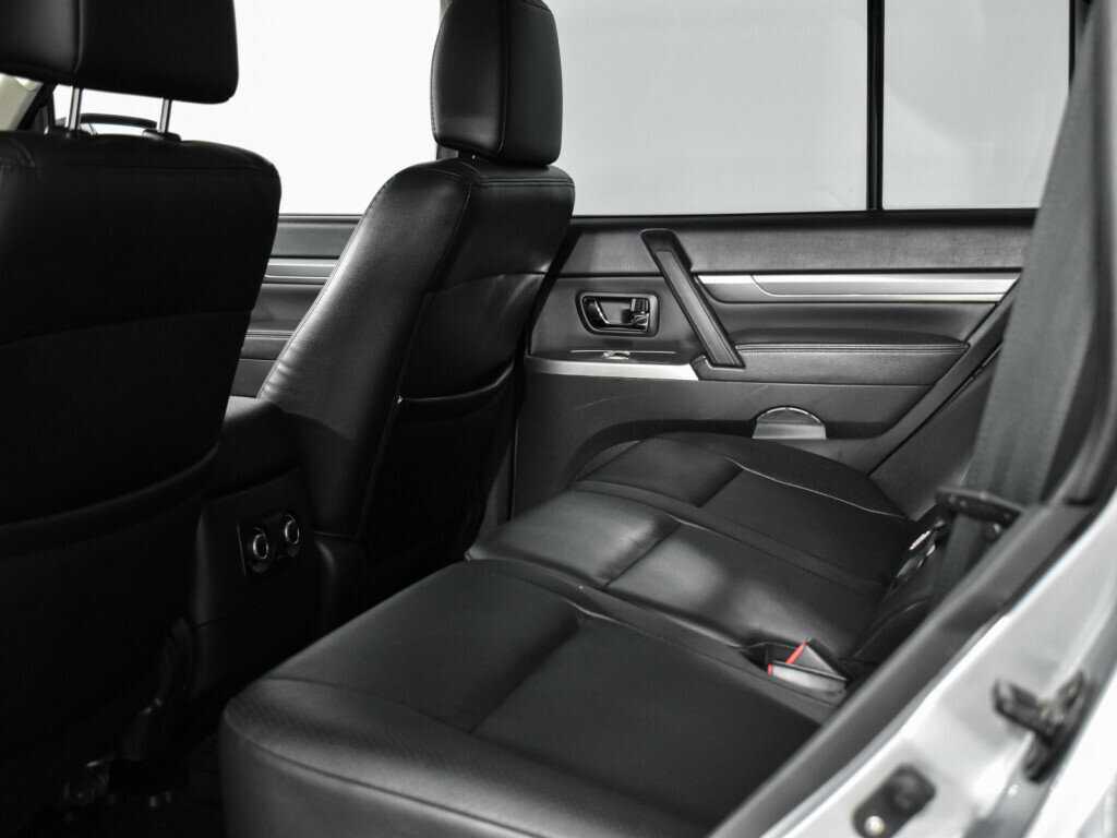 Б/У Митсубиши Паджеро 2013 года. Фото: #12