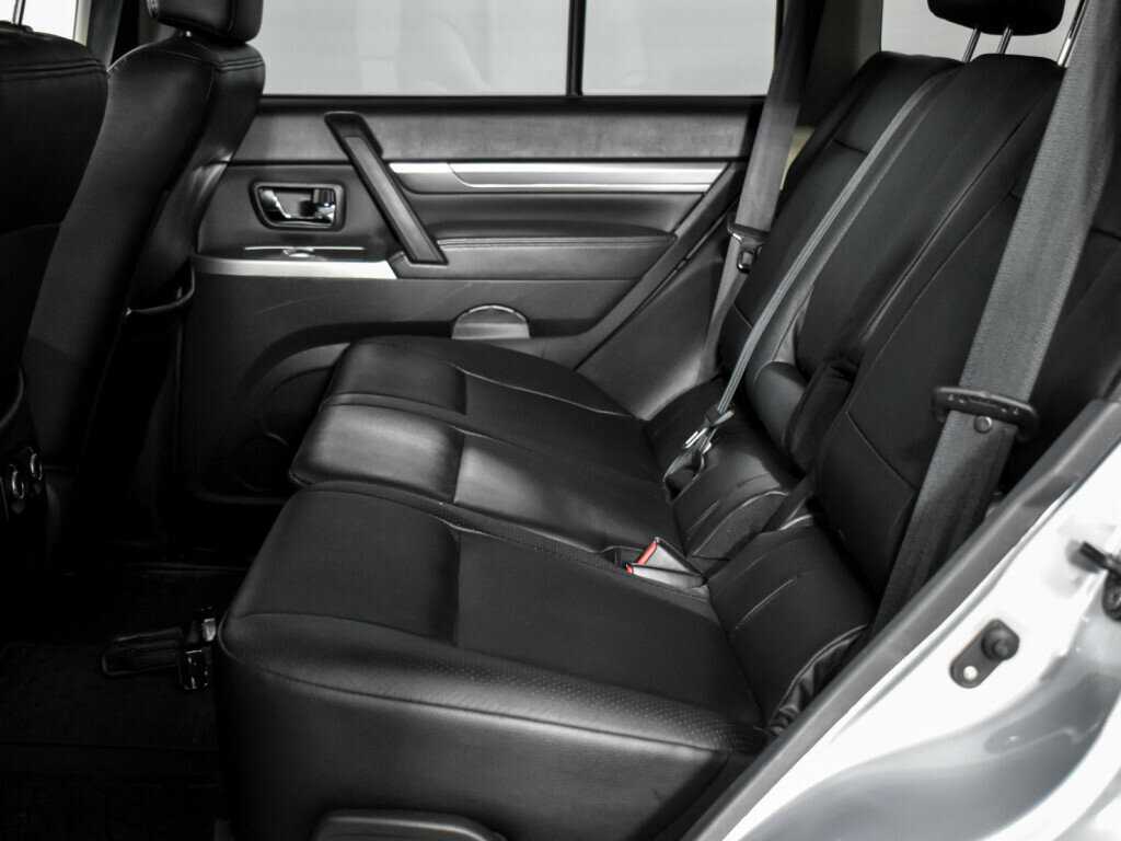 Б/У Митсубиши Паджеро 2013 года. Фото: #13