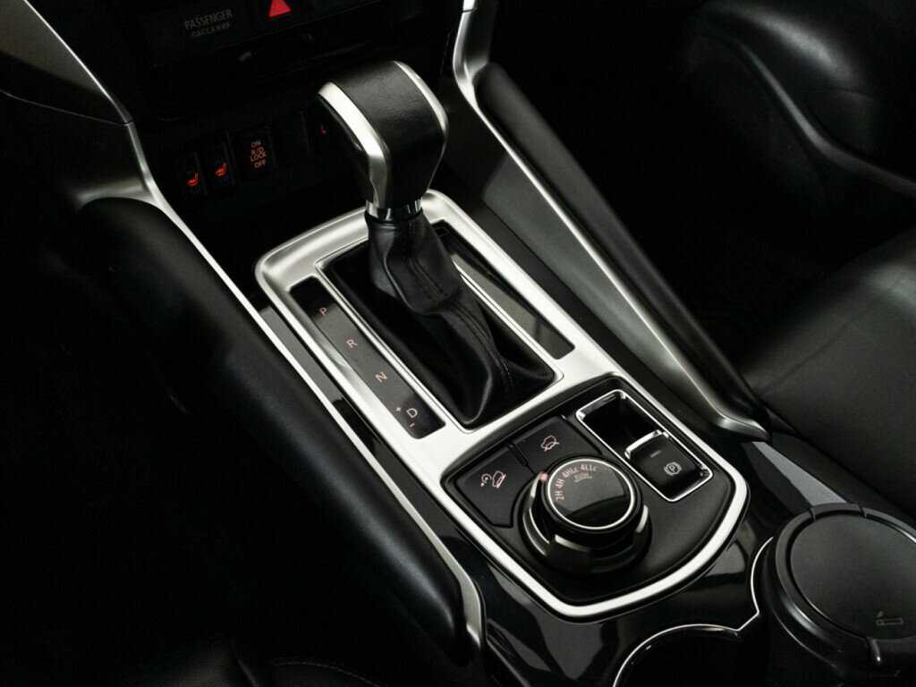 Mitsubishi Pajero Sport 2018 года с пробегом. Фото: #15