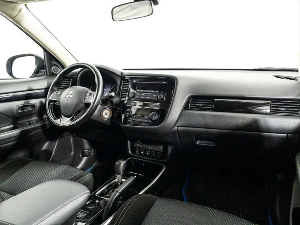 Б/У Митсубиши Оутлэндер 2019 года. Фото: #8