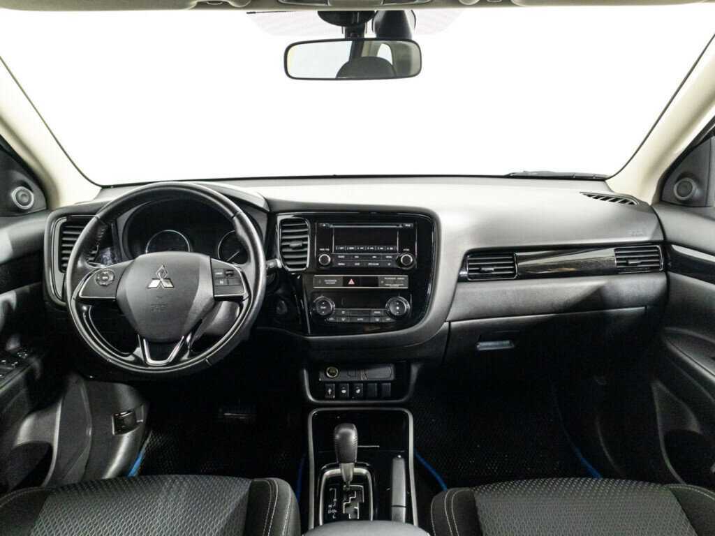 Б/У Митсубиши Оутлэндер 2019 года. Фото: #12