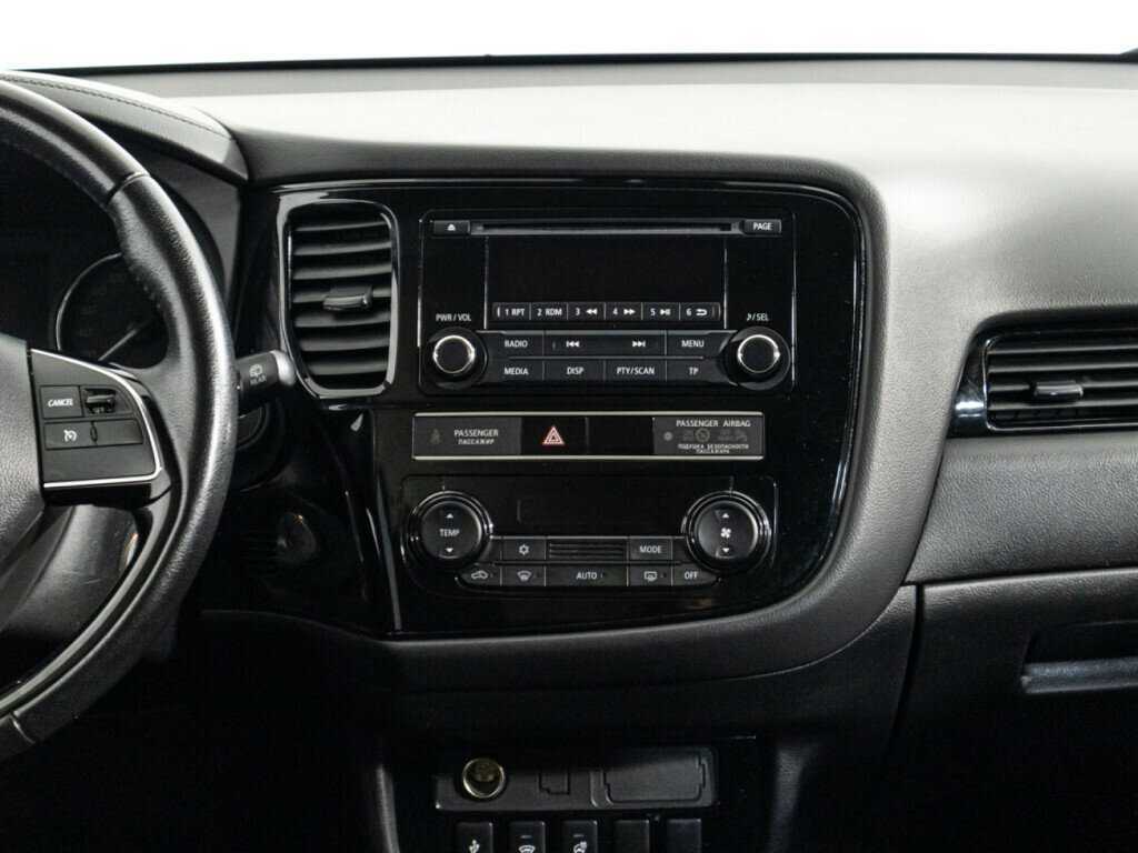 Б/У Митсубиши Оутлэндер 2019 года. Фото: #13