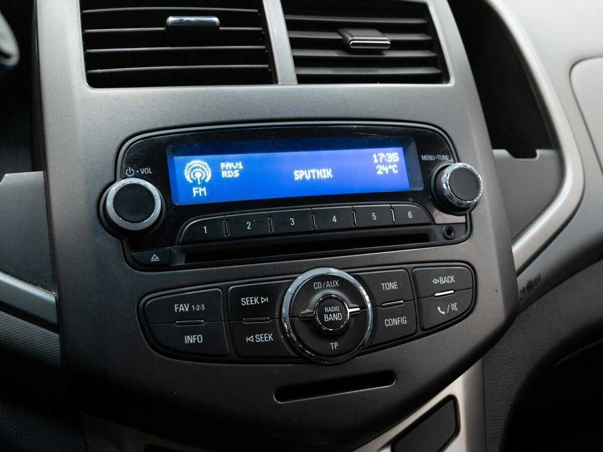 Б/У Шевроле Авео 2014 года. Фото: #18