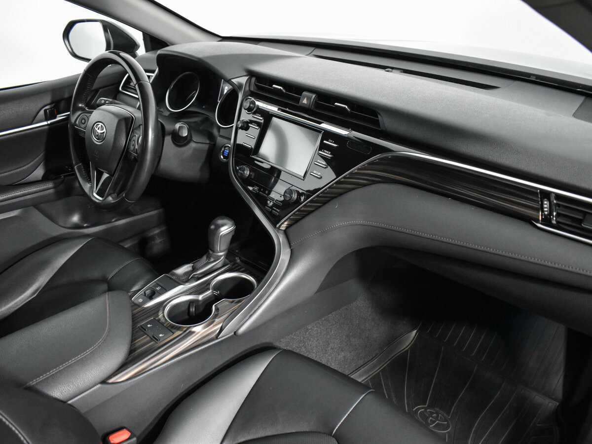 Toyota Camry 2020 года с пробегом. Фото: #11