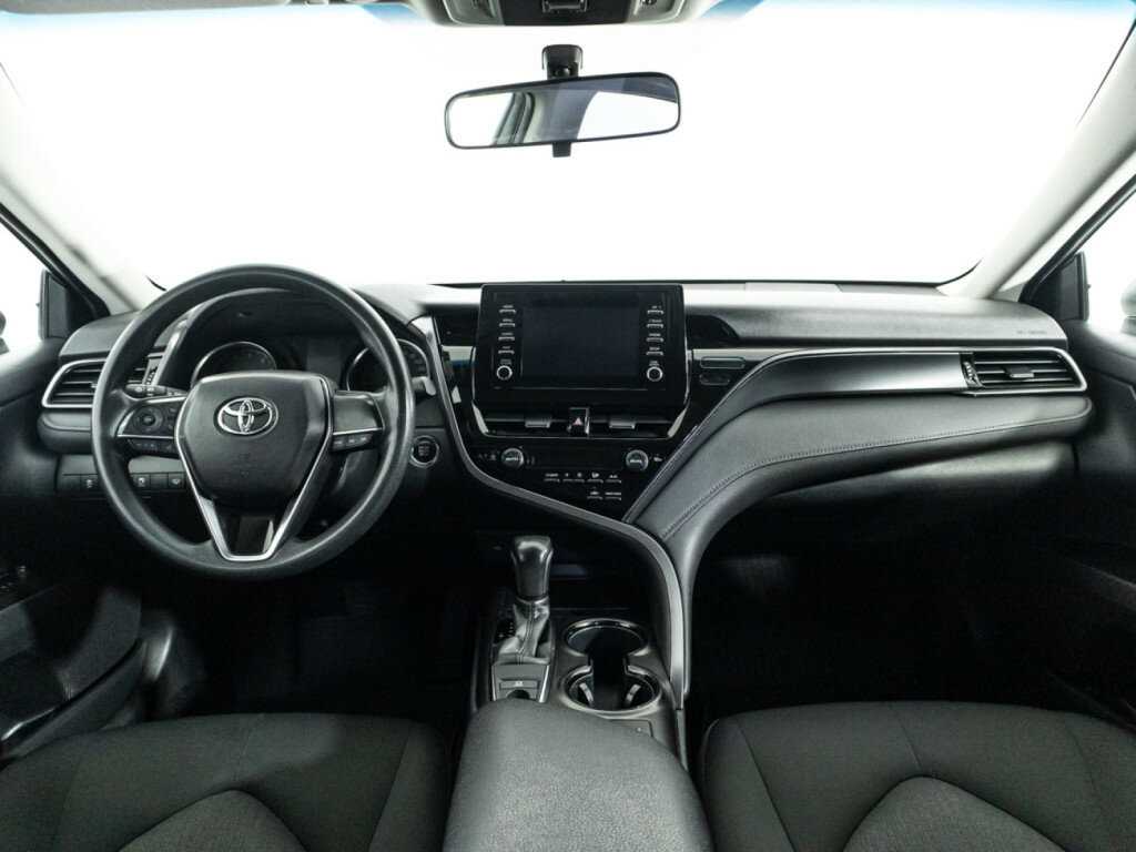 Б/У Тойота Камри 2021 года. Фото: #12