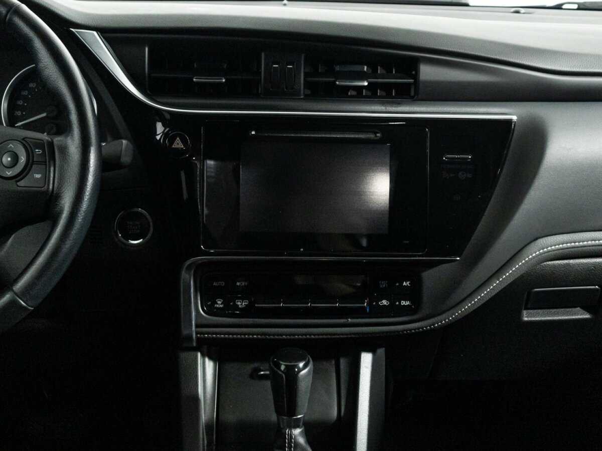 Б/У Тойота Королла 2018 года. Фото: #13