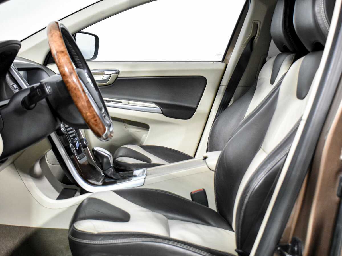 Б/У Вольво ИксЦ60 2012 года. Фото: #9