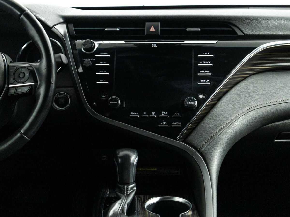 Б/У Тойота Камри 2018 года. Фото: #13