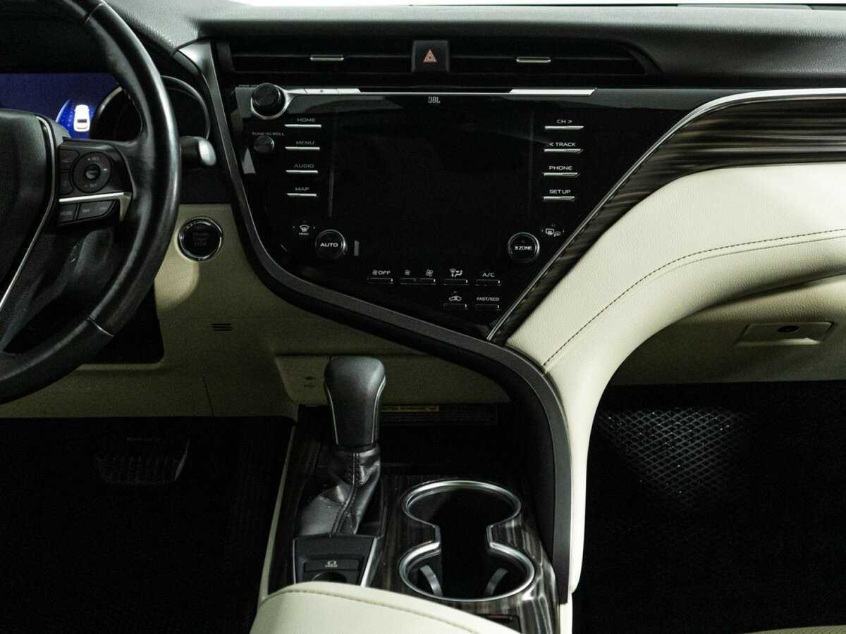 Toyota Camry 2018 года с пробегом. Фото: #13