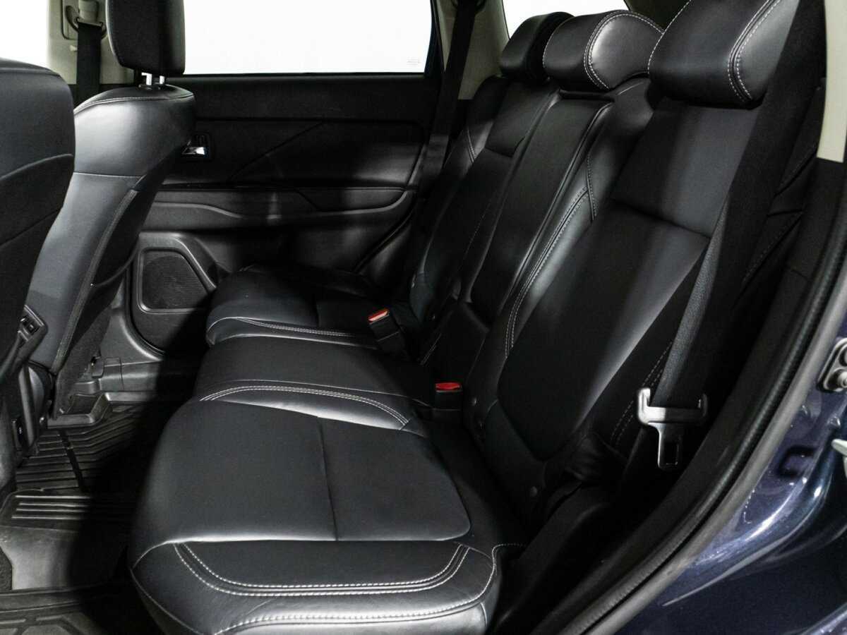 Б/У Митсубиши Оутлэндер 2020 года. Фото: #9