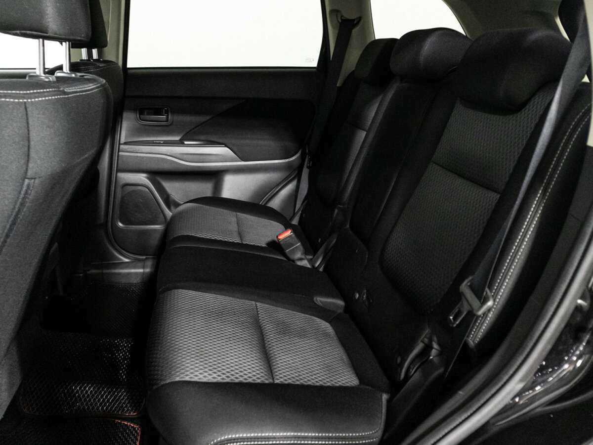 Б/У Митсубиши Оутлэндер 2018 года. Фото: #9