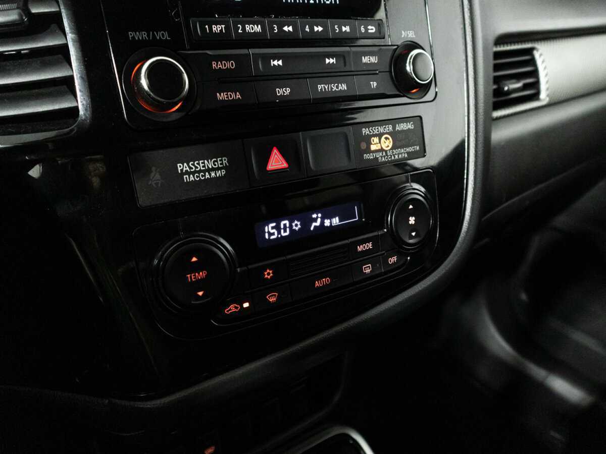 Б/У Митсубиши Оутлэндер 2018 года. Фото: #15