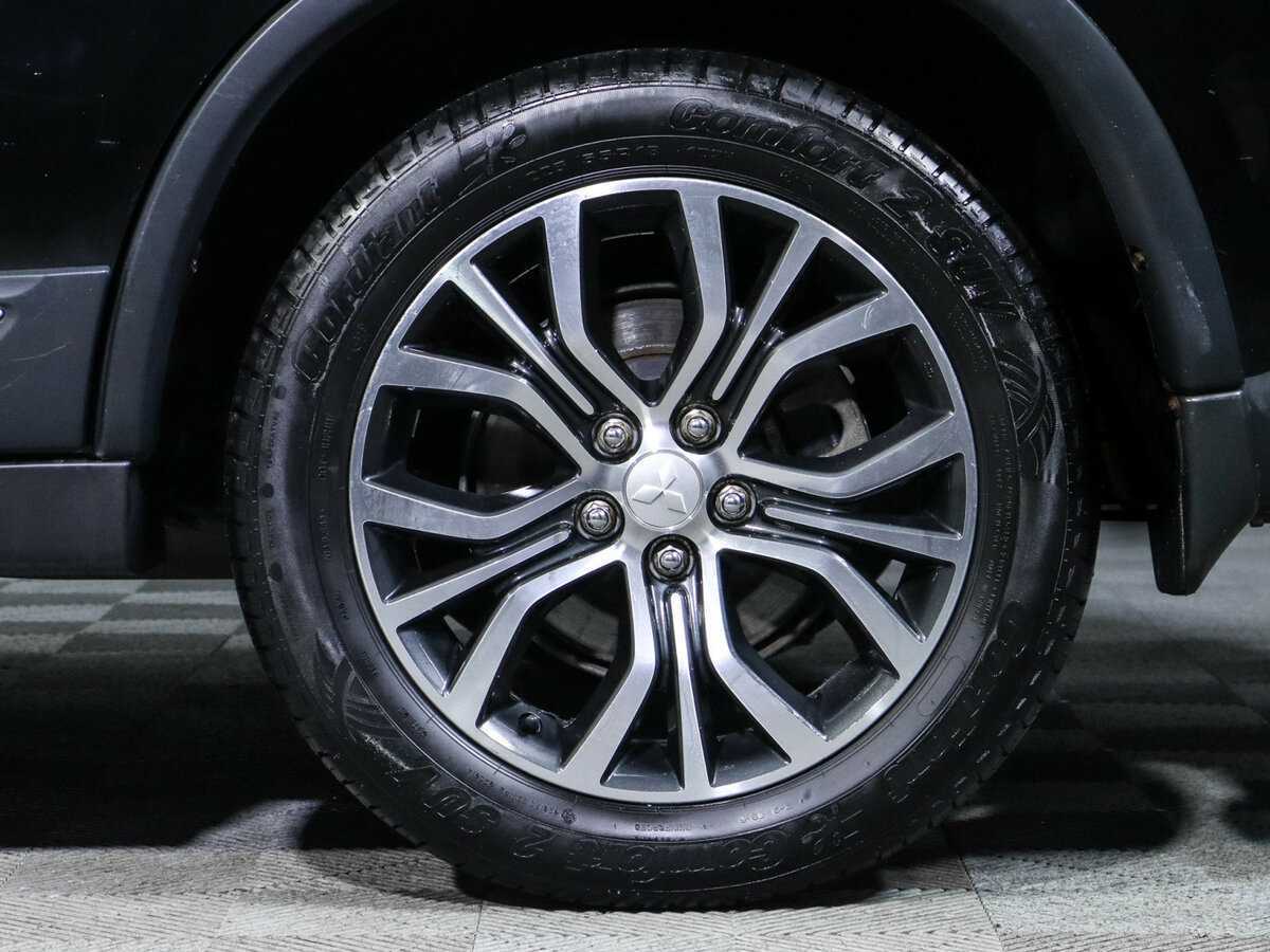 Б/У Митсубиши Оутлэндер 2018 года. Фото: #11