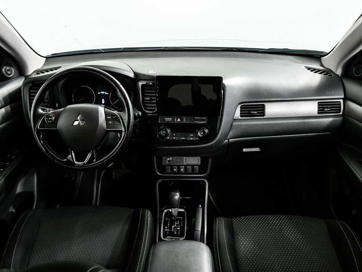 Б/У Митсубиши Оутлэндер 2018 года. Фото: #10