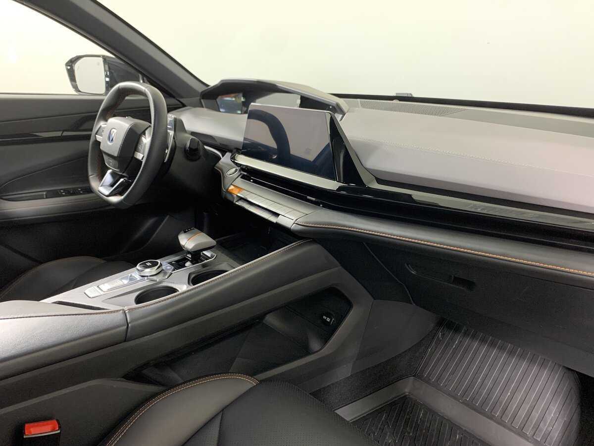 Changan UNI-V 2023 года с пробегом. Фото: #13