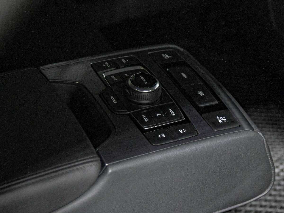 Hyundai Genesis 2014 года с пробегом. Фото: #20