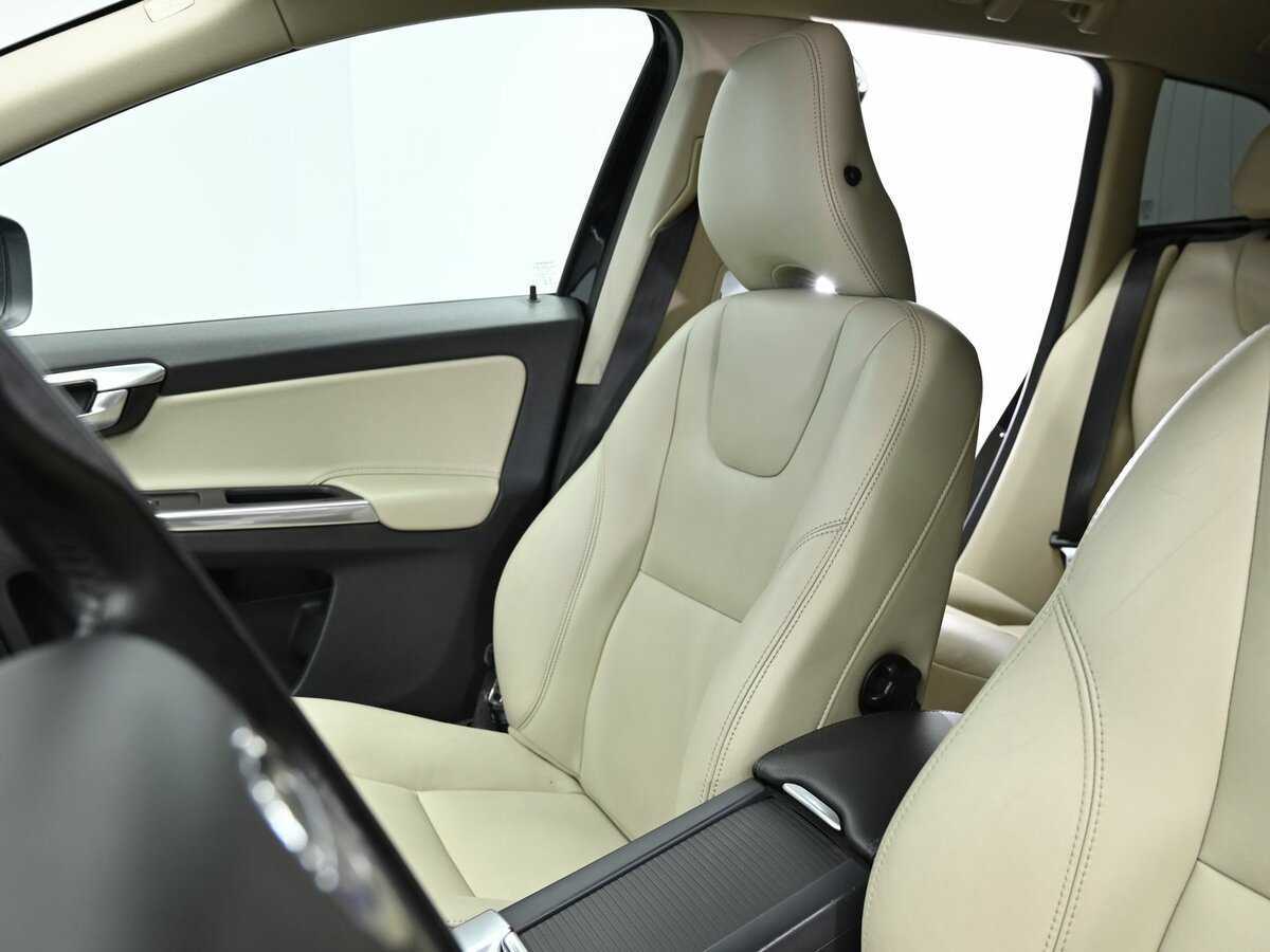 Б/У Вольво ИксЦ60 2014 года. Фото: #13