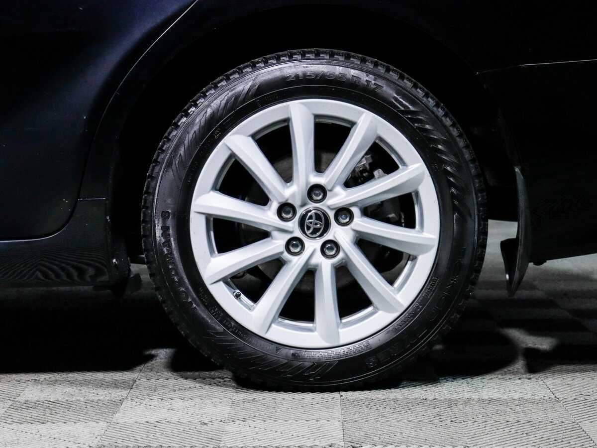 Б/У Тойота Камри 2021 года. Фото: #11