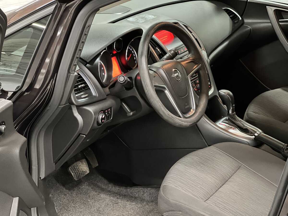 Opel Astra 2013 года с пробегом. Фото: #15