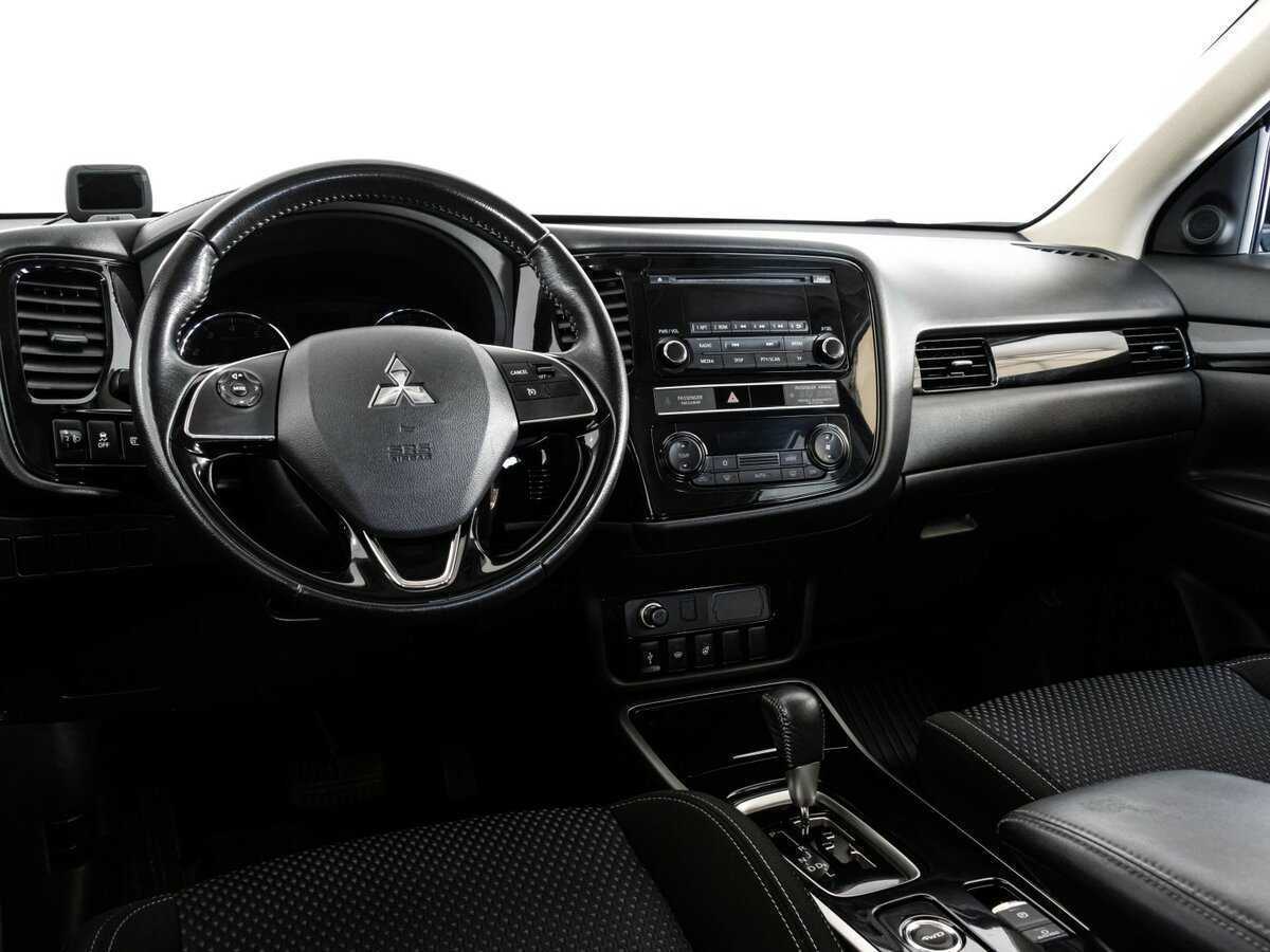 Б/У Митсубиши Оутлэндер 2018 года. Фото: #8