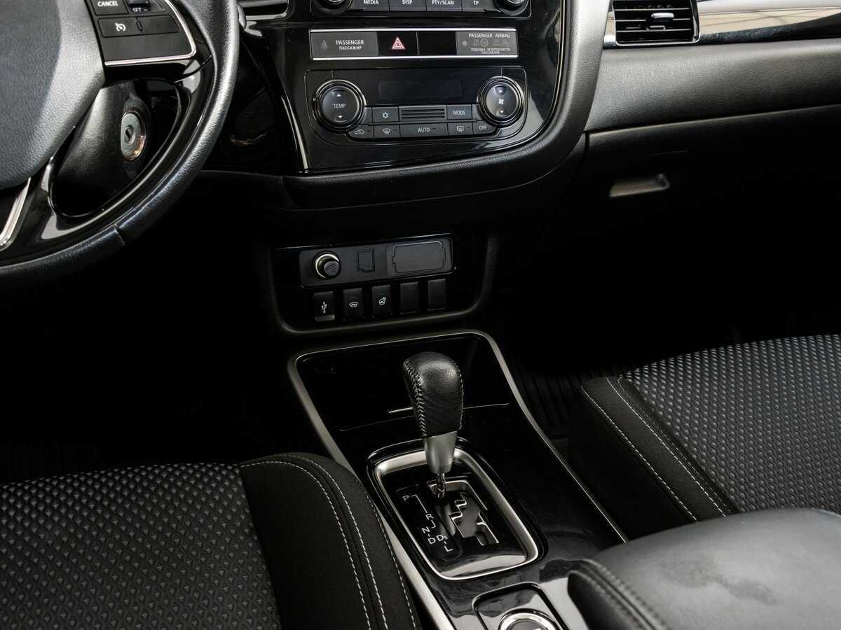 Б/У Митсубиши Оутлэндер 2018 года. Фото: #9