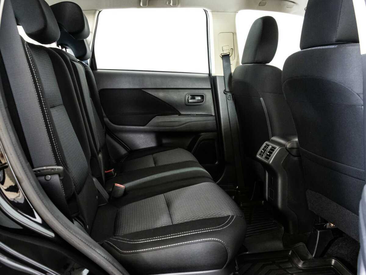 Б/У Митсубиши Оутлэндер 2018 года. Фото: #13