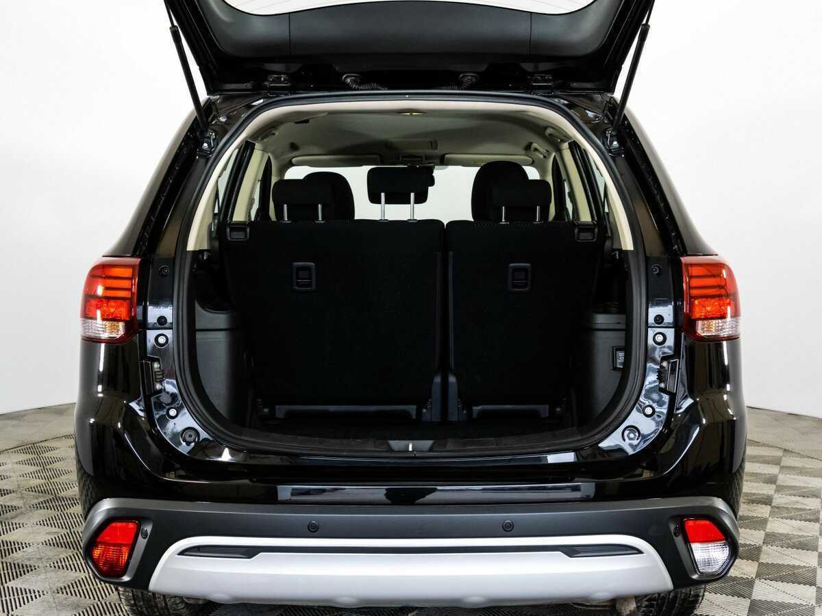 Б/У Митсубиши Оутлэндер 2018 года. Фото: #15