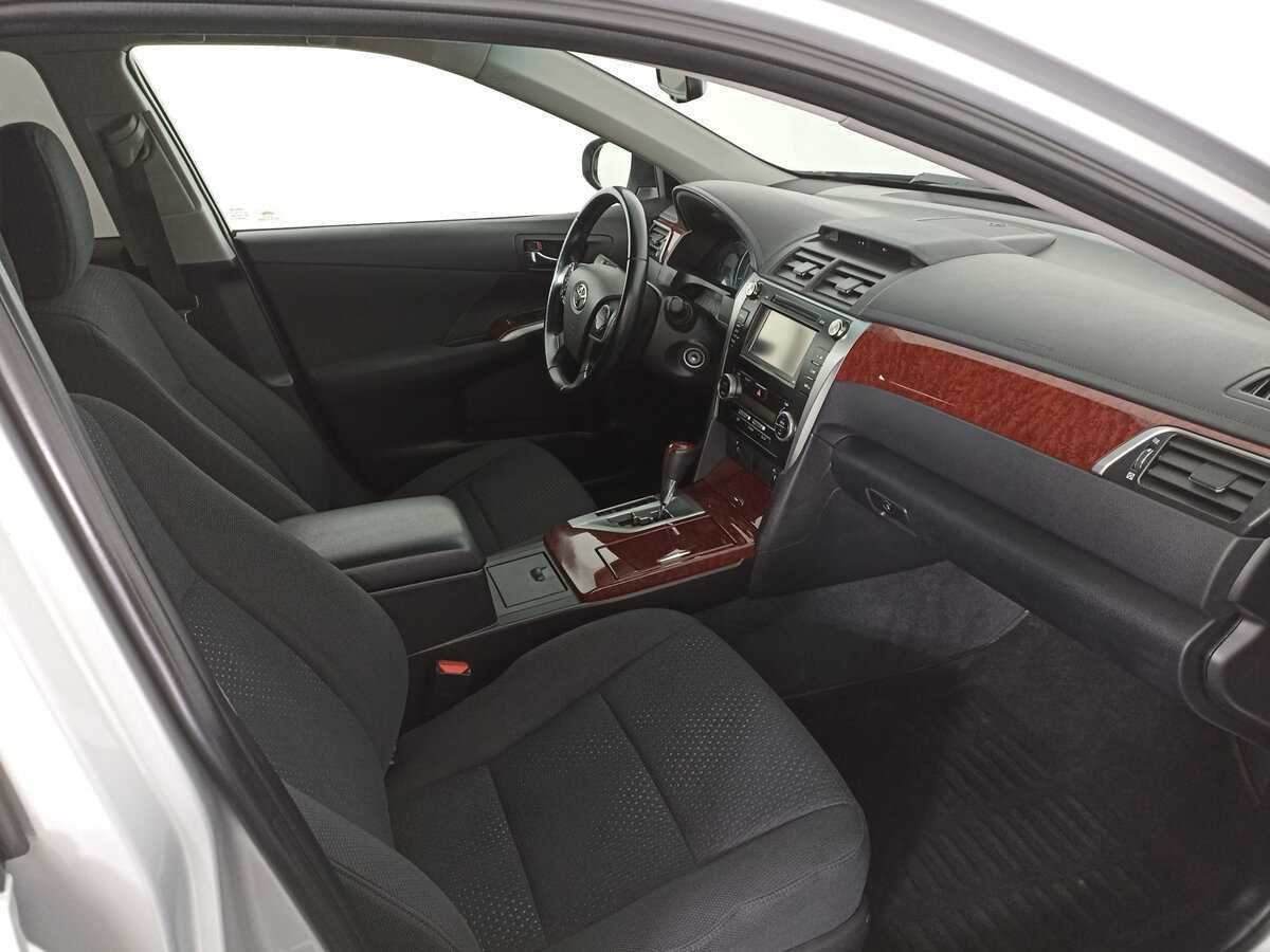 Б/У Тойота Камри 2013 года. Фото: #10