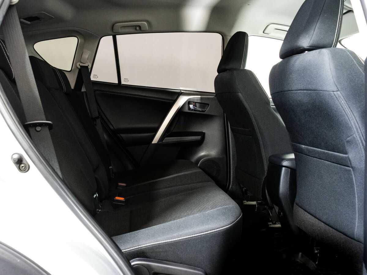 Toyota RAV4 2017 года с пробегом. Фото: #14