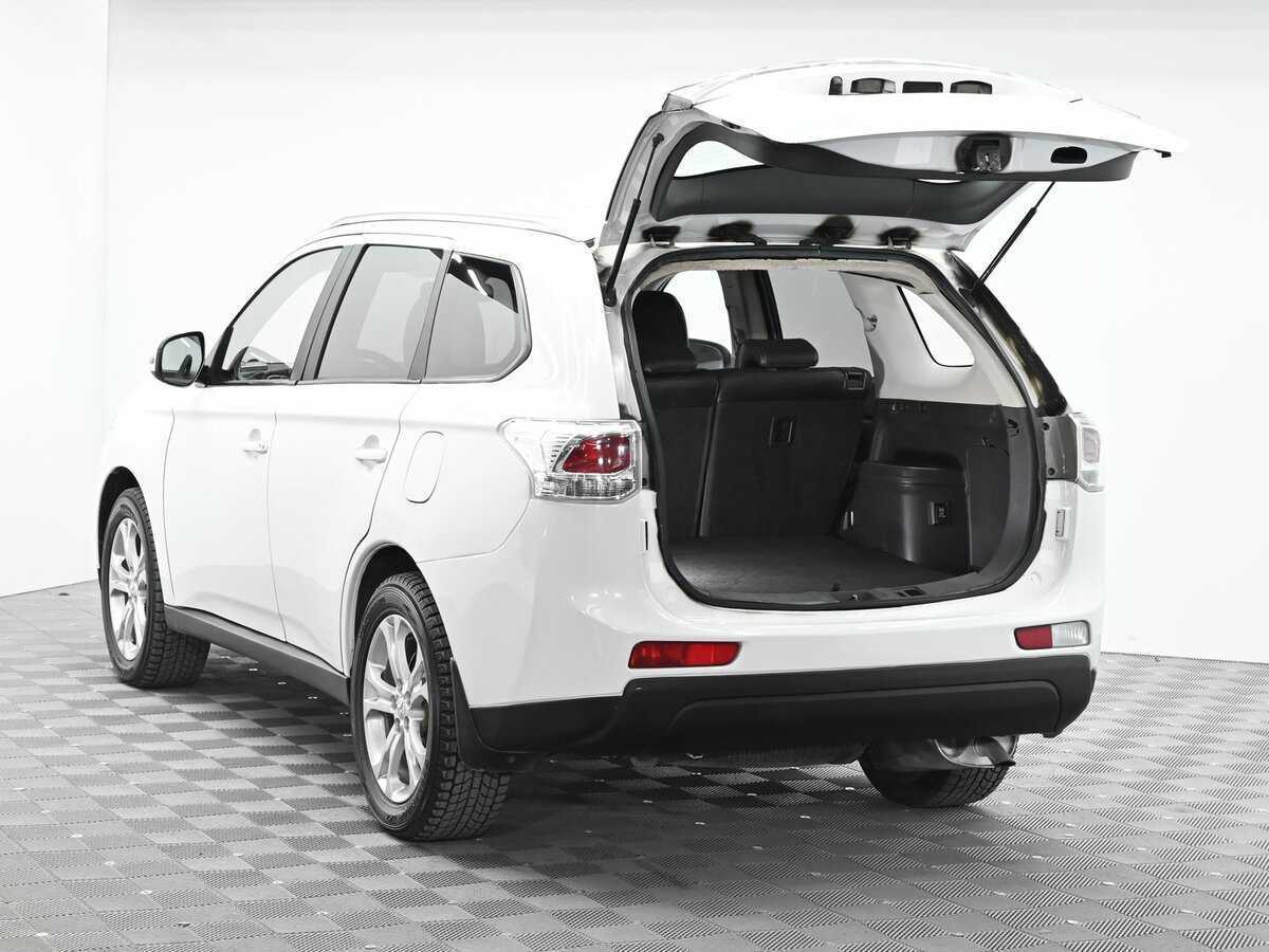 Б/У Митсубиши Оутлэндер 2012 года. Фото: #4