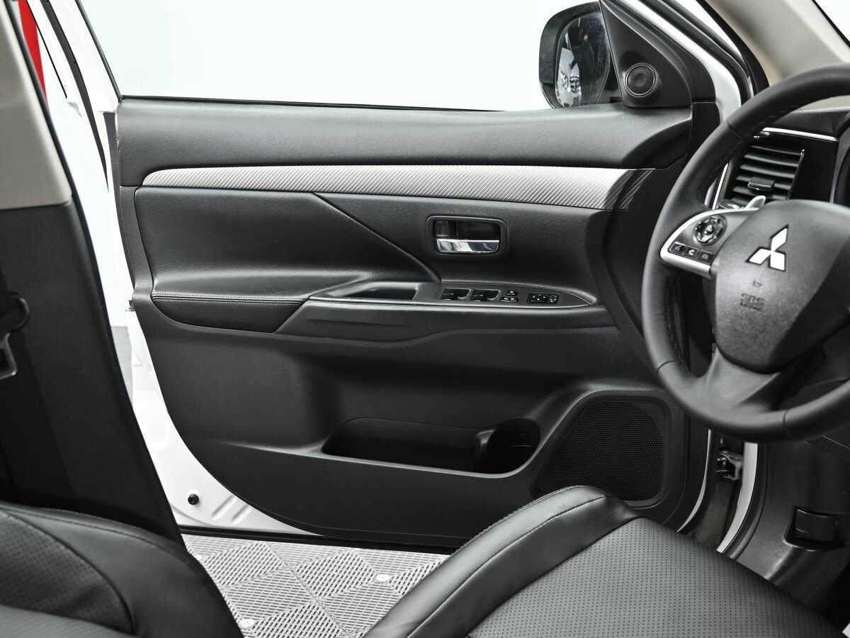 Б/У Митсубиши Оутлэндер 2012 года. Фото: #5