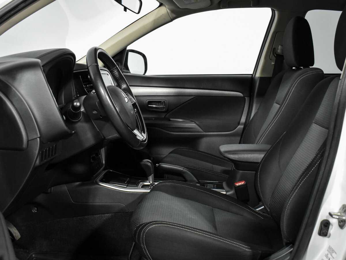 Б/У Митсубиши Оутлэндер 2018 года. Фото: #8