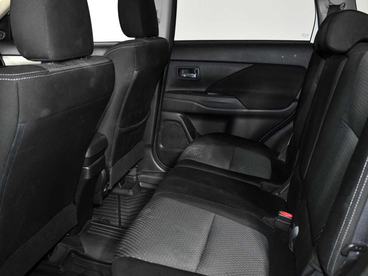 Б/У Митсубиши Оутлэндер 2018 года. Фото: #10