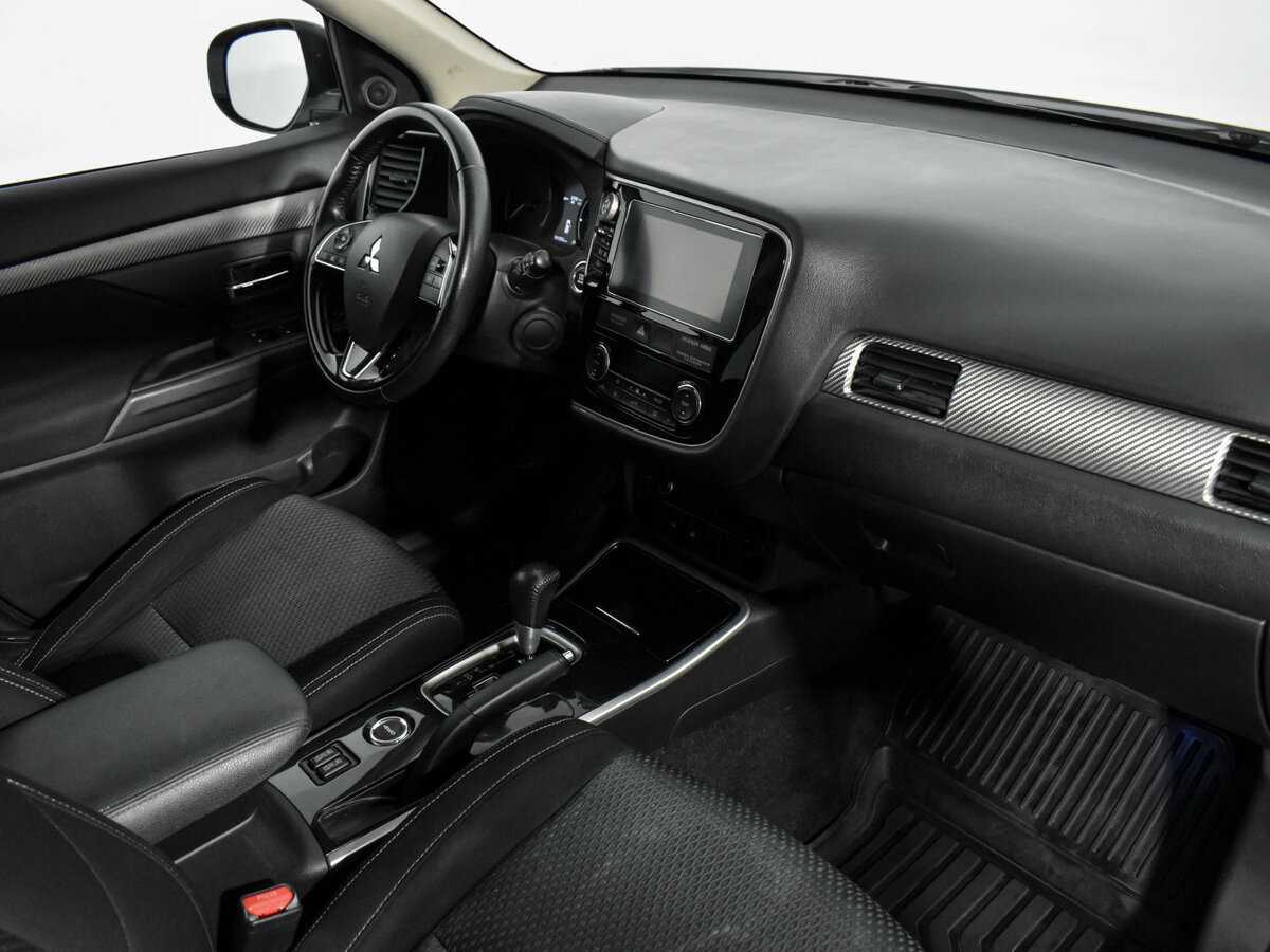 Б/У Митсубиши Оутлэндер 2018 года. Фото: #11