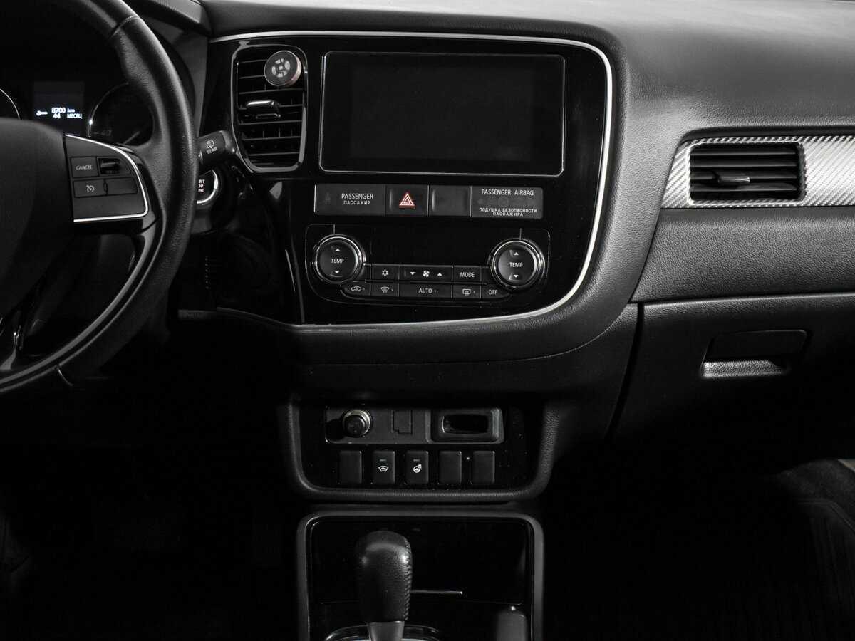 Б/У Митсубиши Оутлэндер 2018 года. Фото: #12