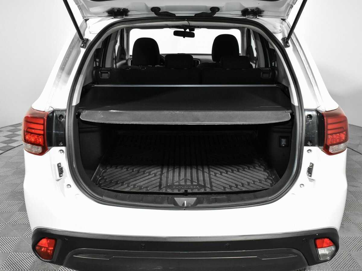 Б/У Митсубиши Оутлэндер 2018 года. Фото: #19