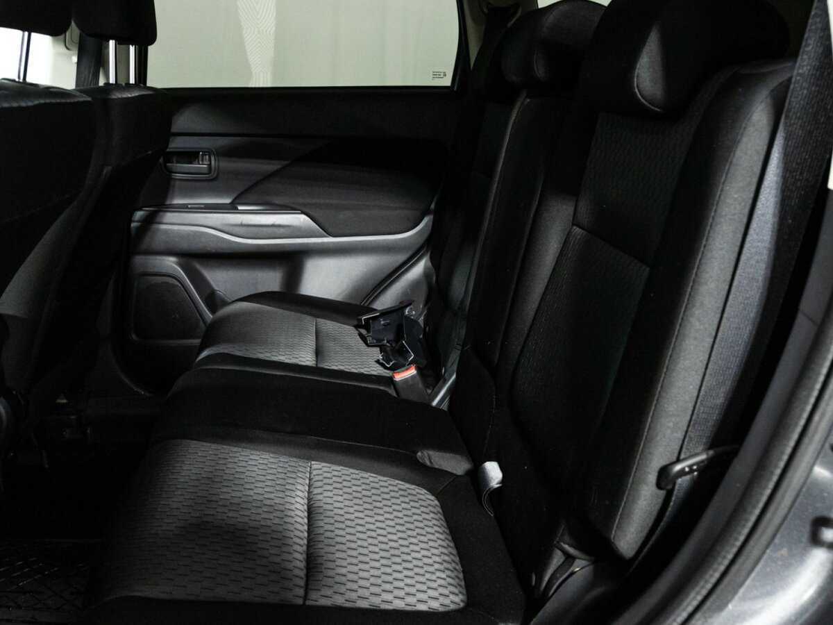 Б/У Митсубиши Оутлэндер 2013 года. Фото: #9