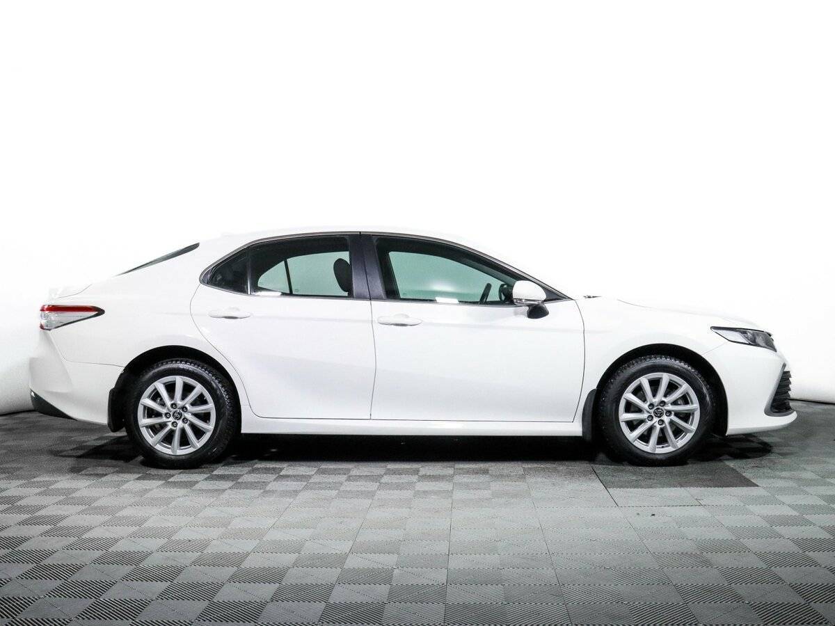 Toyota Camry 2021 года с пробегом. Фото: #3