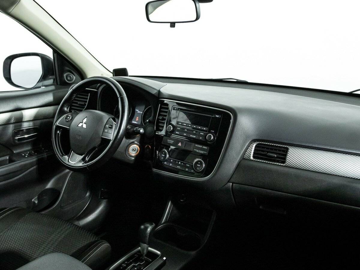 Б/У Митсубиши Оутлэндер 2016 года. Фото: #8