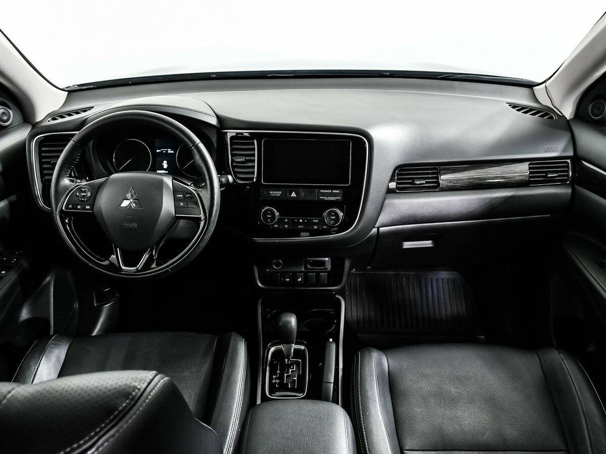 Б/У Митсубиши Оутлэндер 2018 года. Фото: #10