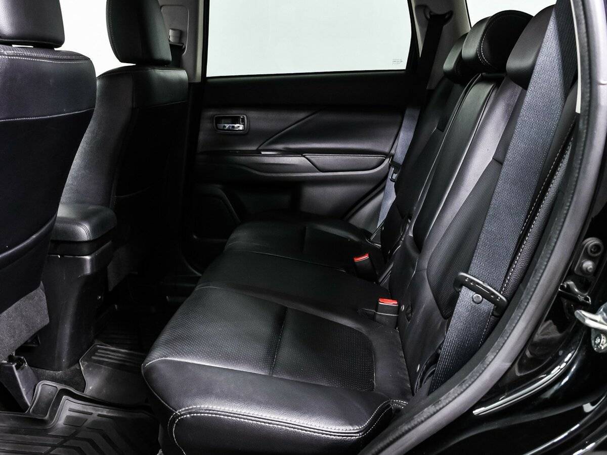 Б/У Митсубиши Оутлэндер 2018 года. Фото: #11