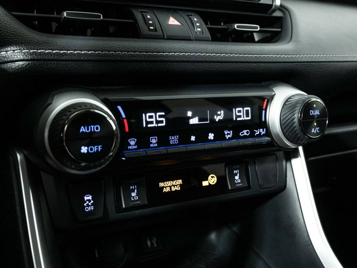 Toyota RAV4 2020 года с пробегом. Фото: #17