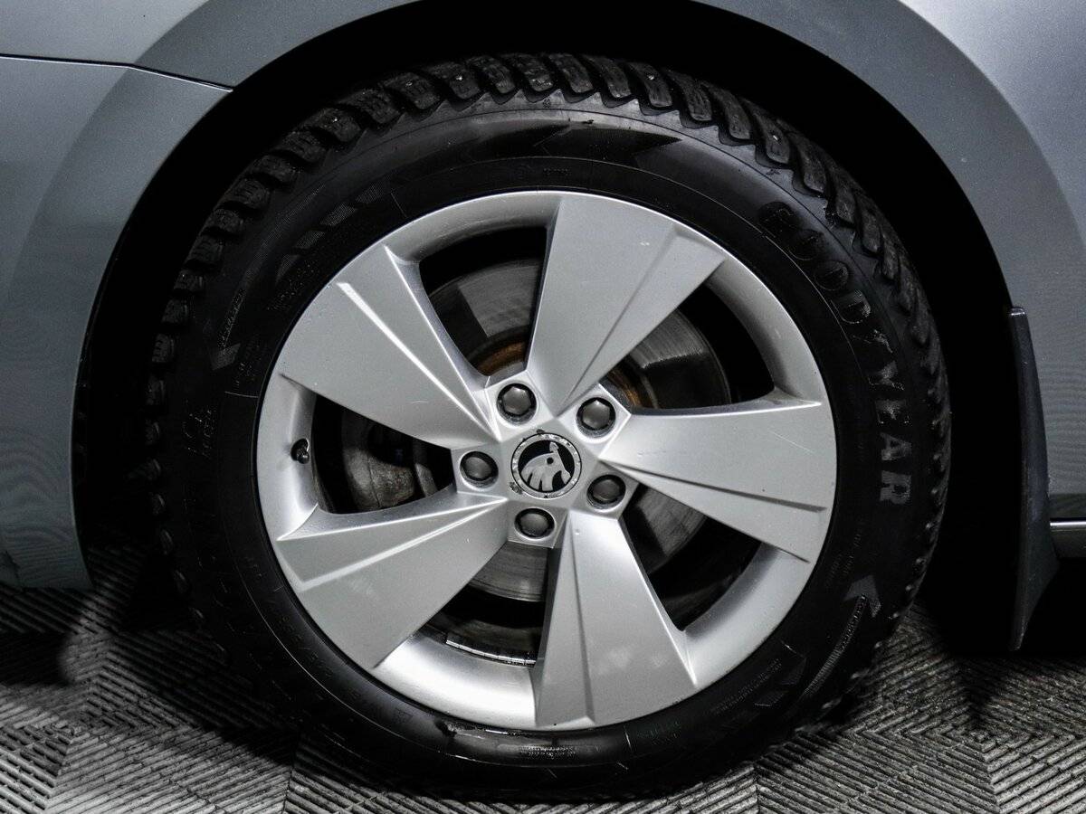 Б/У Шкода Суперб 2017 года. Фото: #11