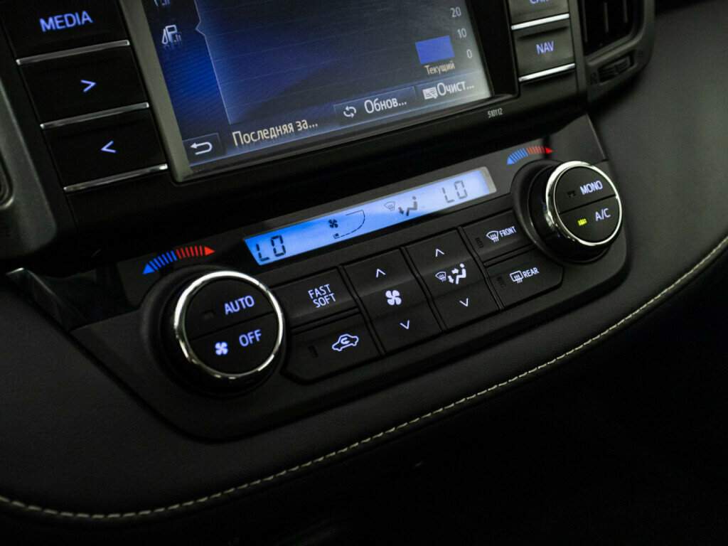 Б/У Тойота Рав4 2016 года. Фото: #14