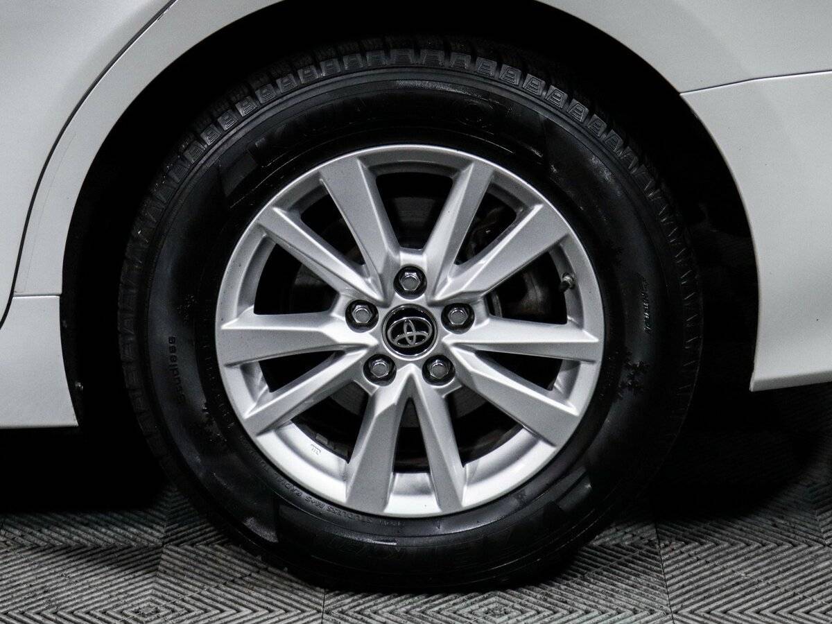 Б/У Тойота Камри 2020 года. Фото: #11