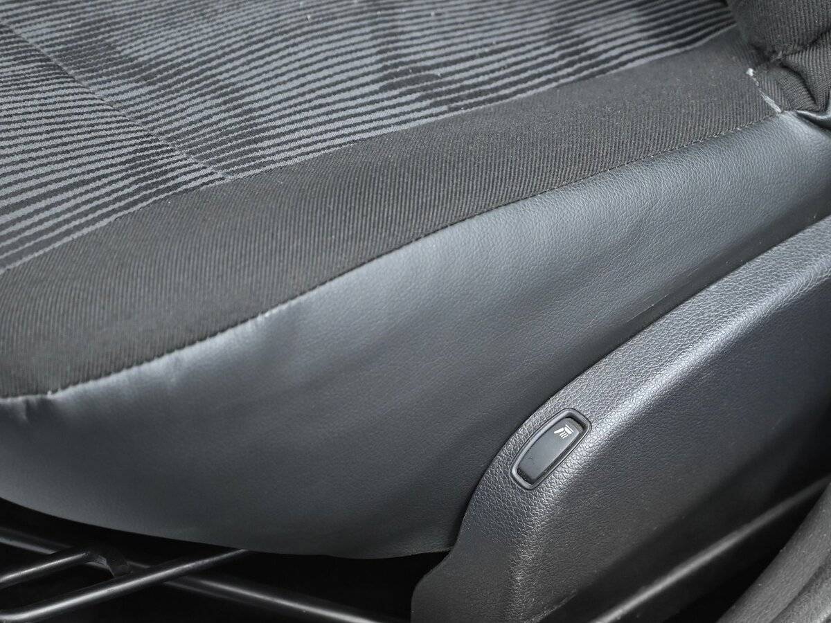 Б/У Рено Логан 2013 года. Фото: #6