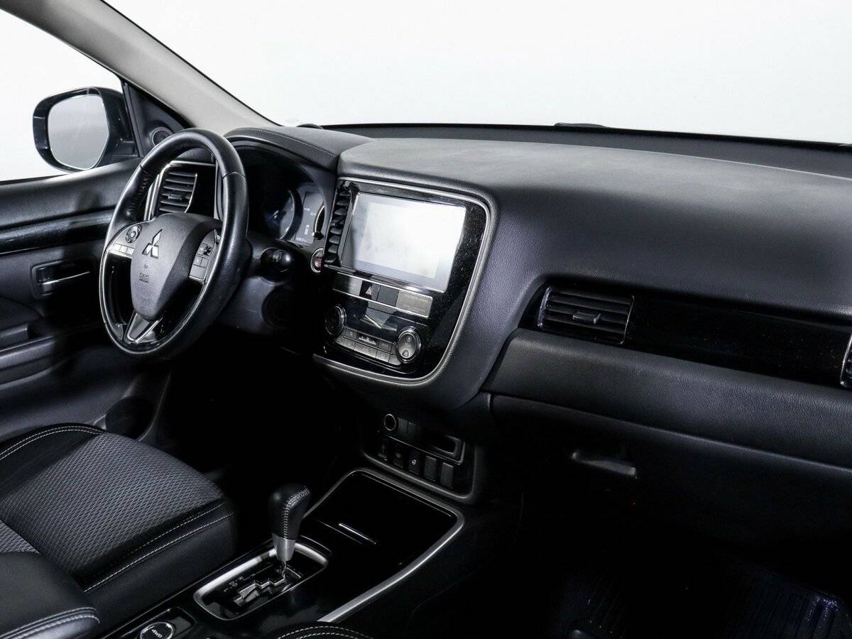 Б/У Митсубиши Оутлэндер 2019 года. Фото: #8